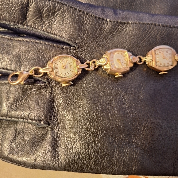 Elegant Gold Women's Bracelet Watch - Picture 9 of 10